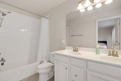 65 Nicholas Dr E, Des Plaines, IL 60016 photo 17