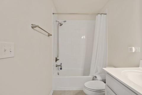 65 Nicholas Dr E, Des Plaines, IL 60016 photo 18