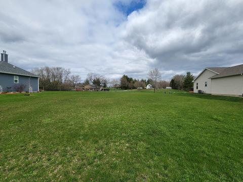 1612 Hillside Ln, Mchenry, IL 60050