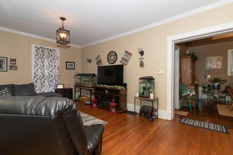 605 E Taylor St, Bloomington, IL 61701 photo 3