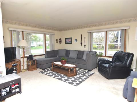 107 S Jackson St, Gardner, IL 60424 photo 4