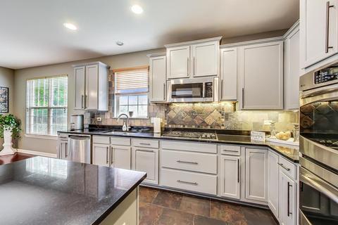 2221 Edgartown Ln, Hoffman Estates, IL 60192 photo 12