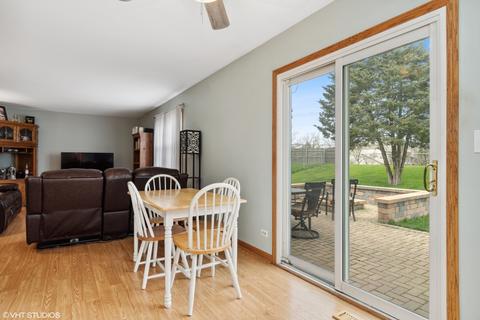 899 Fieldside Ln, Aurora, IL 60504 photo 7