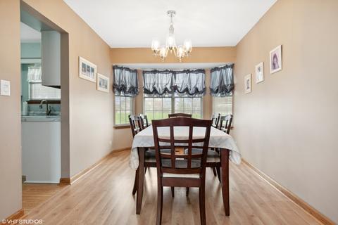 899 Fieldside Ln, Aurora, IL 60504 photo 4