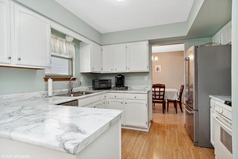 899 Fieldside Ln, Aurora, IL 60504 photo 5