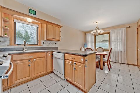 1408 S Wolf Rd, Des Plaines, IL 60018 photo 11