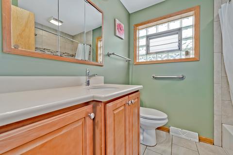 1408 S Wolf Rd, Des Plaines, IL 60018 photo 10