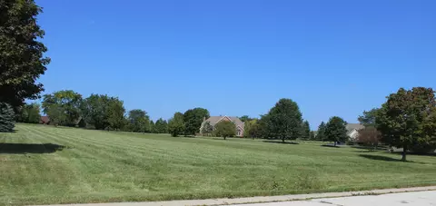 5 Goldfinch Ct, Hawthorn Woods, IL 60047