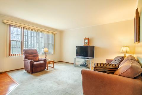 781 N Dennis Rd, Wheeling, IL 60090 photo 2