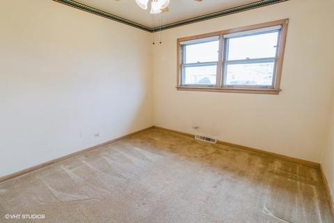 9375 Clancy Dr, Des Plaines, IL 60016 photo 8