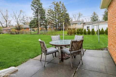 9375 Clancy Dr, Des Plaines, IL 60016 photo 22