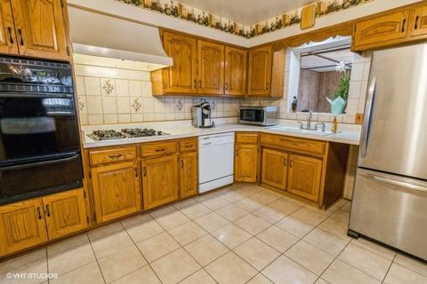 9375 Clancy Dr, Des Plaines, IL 60016 photo 5