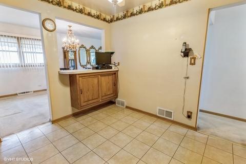 9375 Clancy Dr, Des Plaines, IL 60016 photo 6
