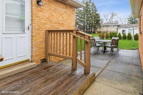 9375 Clancy Dr, Des Plaines, IL 60016 photo 21