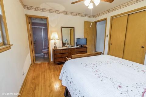 9375 Clancy Dr, Des Plaines, IL 60016 photo 11