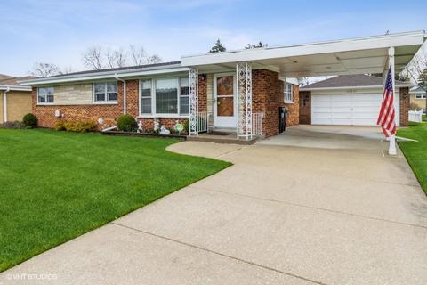 9375 Clancy Dr, Des Plaines, IL 60016 photo 1