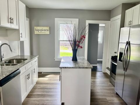 409 E North St, Peotone, IL 60468 photo 4