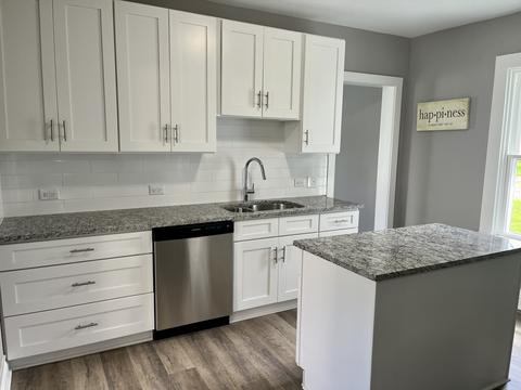 409 E North St, Peotone, IL 60468 photo 6