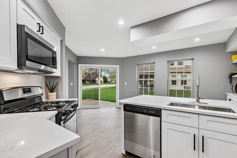 702 Brandon Pl, Wheeling, IL 60090 photo 8