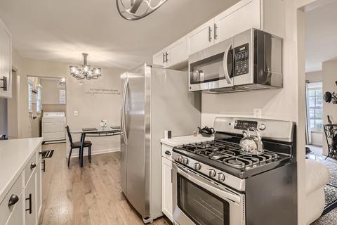 39 Circle Dr E, Montgomery, IL 60538 photo 6