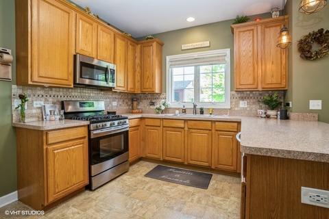 138 Fieldcrest Dr, Bartlett, IL 60103 photo 6