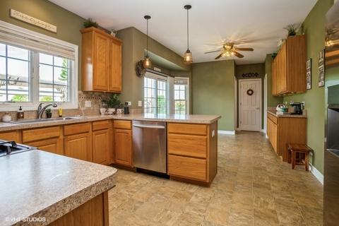 138 Fieldcrest Dr, Bartlett, IL 60103 photo 7