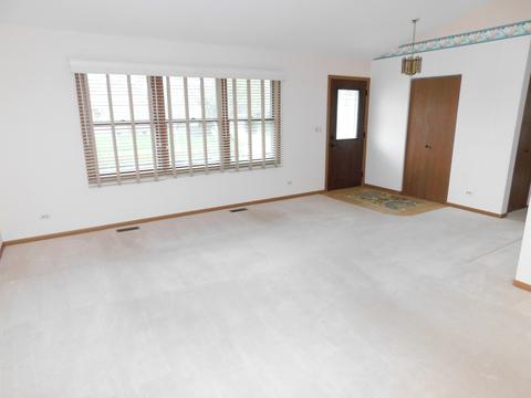 805 Waverly Dr, Elgin, IL 60120 photo 2