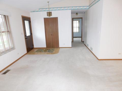 805 Waverly Dr, Elgin, IL 60120 photo 4