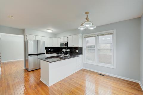 2008 E Pin Oak Dr, Mount Prospect, IL 60056 photo 11