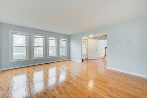 2008 E Pin Oak Dr, Mount Prospect, IL 60056 photo 6