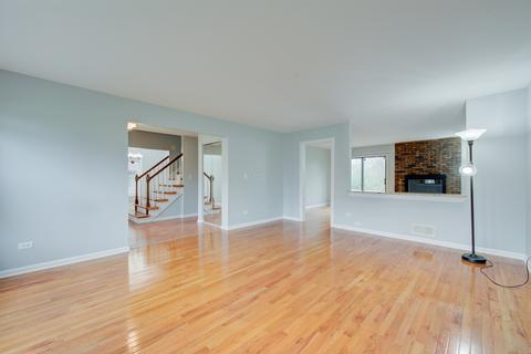 2008 E Pin Oak Dr, Mount Prospect, IL 60056 photo 4