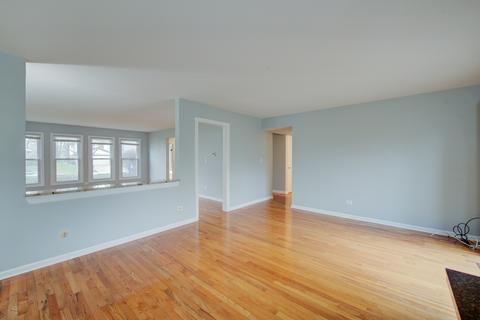 2008 E Pin Oak Dr, Mount Prospect, IL 60056 photo 2