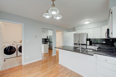 2008 E Pin Oak Dr, Mount Prospect, IL 60056 photo 10