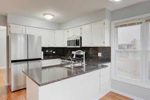 2008 E Pin Oak Dr, Mount Prospect, IL 60056 photo 13