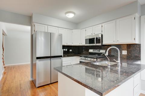 2008 E Pin Oak Dr, Mount Prospect, IL 60056 photo 14