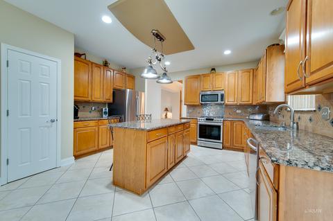 613 Versailles Dr, Bartlett, IL 60103 photo 19
