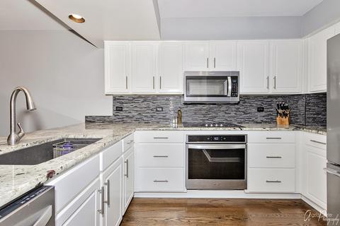 3320 Twisted Oak Ct, Mchenry, IL 60051 photo 2