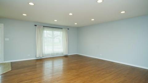 938 Beverly Dr, Wheeling, IL 60090 photo 3