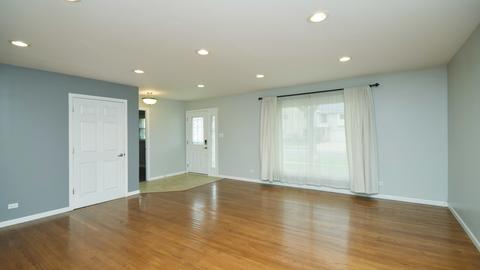 938 Beverly Dr, Wheeling, IL 60090 photo 4