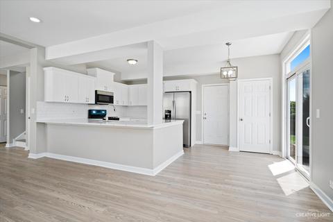 709 Periwinkle Ln, Aurora, IL 60504 photo 7
