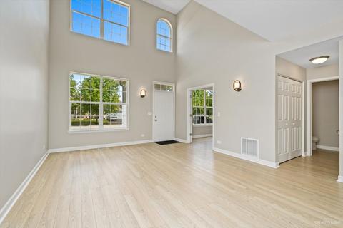 709 Periwinkle Ln, Aurora, IL 60504 photo 4