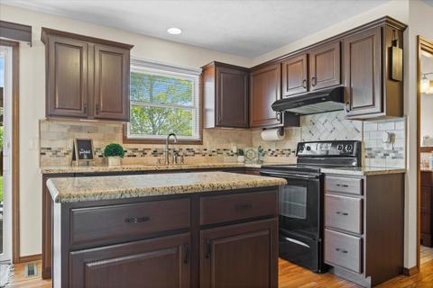 305 Wildberry Dr, Normal, IL 61761 photo 9