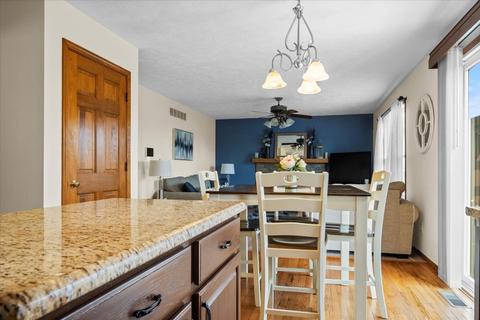 305 Wildberry Dr, Normal, IL 61761 photo 10