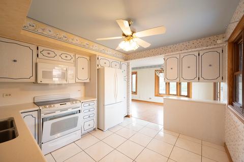469 Lance Dr, Des Plaines, IL 60016 photo 4