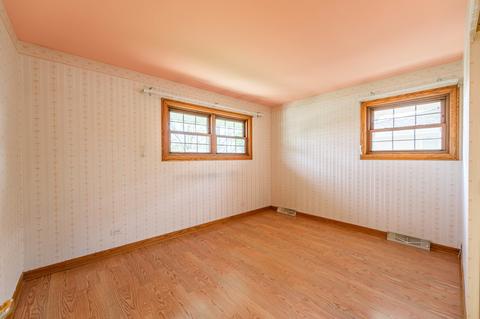 469 Lance Dr, Des Plaines, IL 60016 photo 9