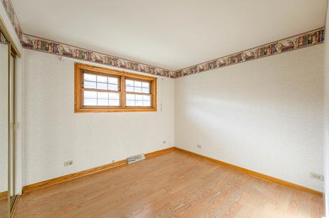 469 Lance Dr, Des Plaines, IL 60016 photo 8