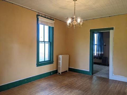 421 E Dixon St, Polo, IL 61064 photo 5
