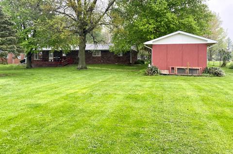 110 Maple St, Raymond, IL 62560 photo 28
