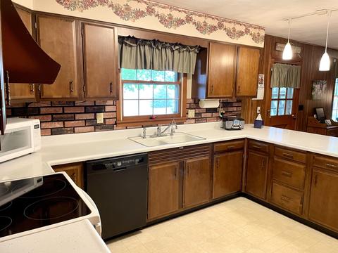 110 Maple St, Raymond, IL 62560 photo 5