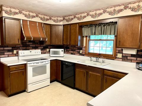 110 Maple St, Raymond, IL 62560 photo 6